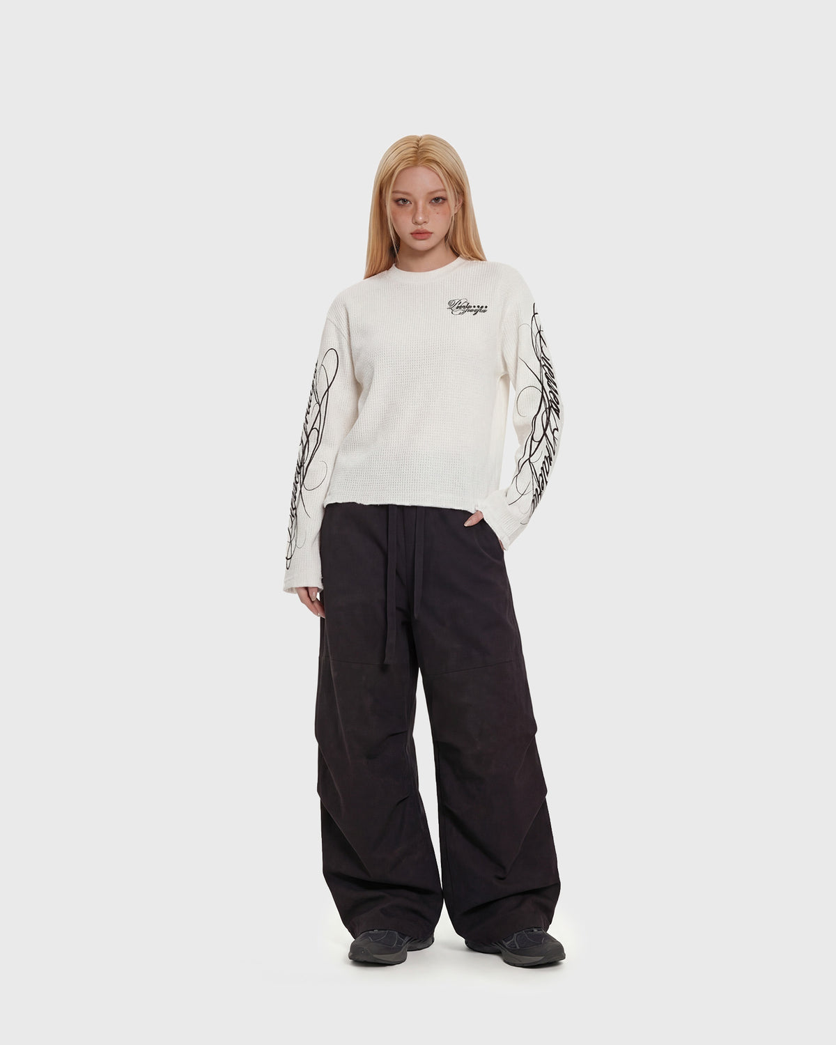 LONG SLEEVES – SCRIPT BASICS WHITE